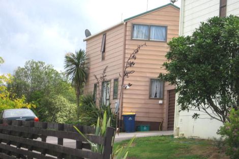Photo of property in 1/2 Ceramco Place, Torbay, Auckland, 0630