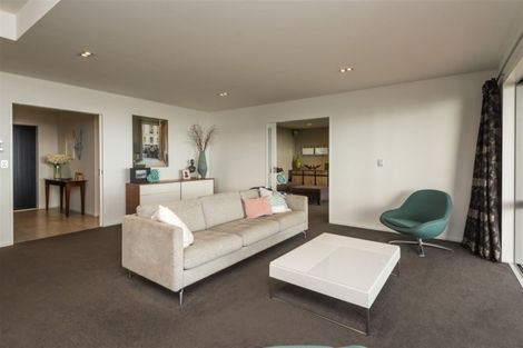 Photo of property in 25 Parkridge Place, Mount Pleasant, Christchurch, 8081