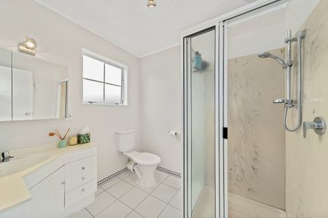 Photo of property in 4 Ingle Avenue, Waipahihi, Taupo, 3330