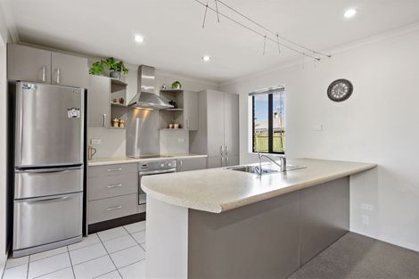 Photo of property in 28a Manuroa Road, Takanini, 2112