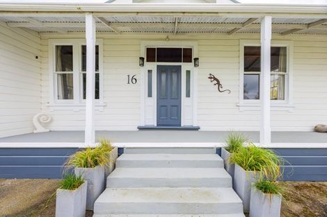 Photo of property in 16 Tamumu Road, Waipawa, 4210