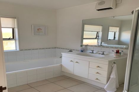 Photo of property in 4/177 Onewa Road, Birkenhead, Auckland, 0626