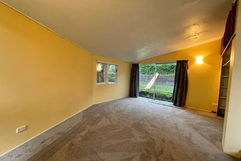 Photo of property in 17 Ellice Road, Totara Vale, Auckland, 0629