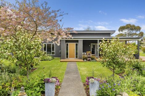 Photo of property in 646 No 2 Line, Fordell, 4572