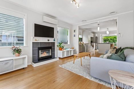 Photo of property in 2/71 Saddleback Rise, Murrays Bay, Auckland, 0630