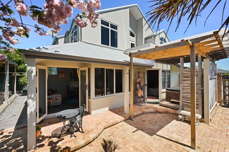 Photo of property in 12 Dover Road, St Andrews, Hamilton, 3200