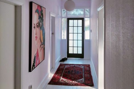 Photo of property in 127 Muritai Road, Eastbourne, Lower Hutt, 5013