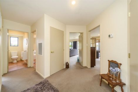 Photo of property in 11 Ruapehu Drive, Fitzherbert, Palmerston North, 4410