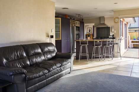 Photo of property in 19 Croftview Road, Wattle Downs, Auckland, 2103