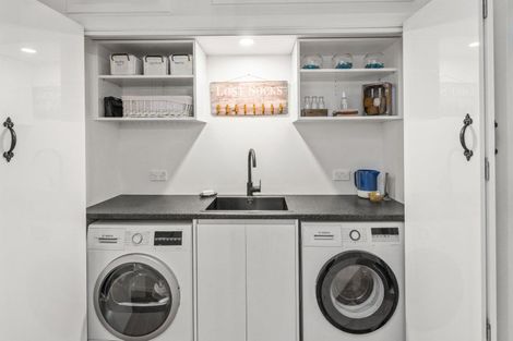 Photo of property in 6 Ormond Road, Hospital Hill, Napier, 4110