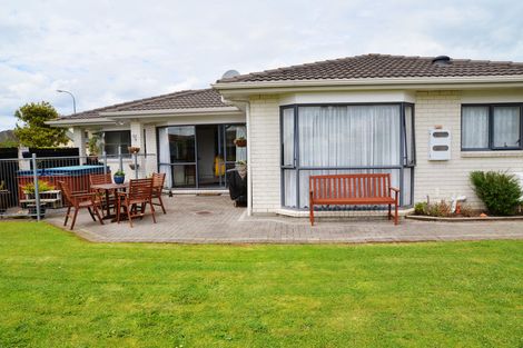 Photo of property in 2 Flora Place, Wattle Downs, Auckland, 2103