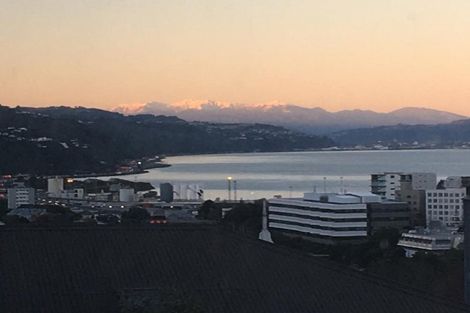 Photo of property in 4/15 Upper Lewisville Terrace, Thorndon, Wellington, 6011