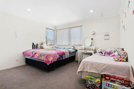 Photo of property in 15 Aronia Way, Goodwood Heights, Auckland, 2105