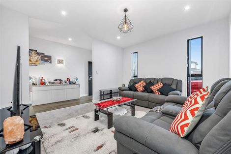 Photo of property in 32 Nola Dawn Avenue, Papakura, 2110