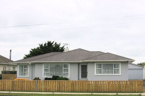 Photo of property in 16 Carlisle Street, Levin, 5510