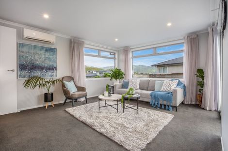 Photo of property in 7 Waitaria Terrace, Aotea, Porirua, 5024
