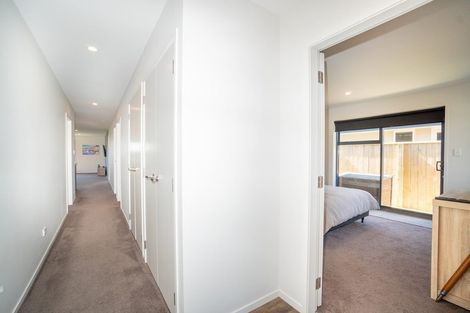 Photo of property in 8 Cyprus Place, Fitzherbert, Palmerston North, 4410