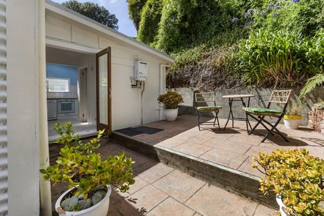 Photo of property in 11 Holloway Road, Aro Valley, Wellington, 6021