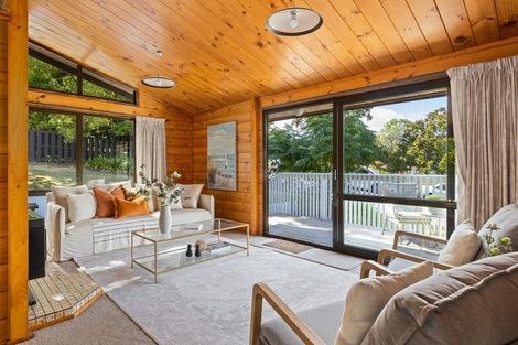 Photo of property in 2 Morlie Place, Torbay, Auckland, 0630