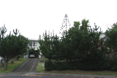 Photo of property in 9 Heather Place, Sunnynook, Auckland, 0620