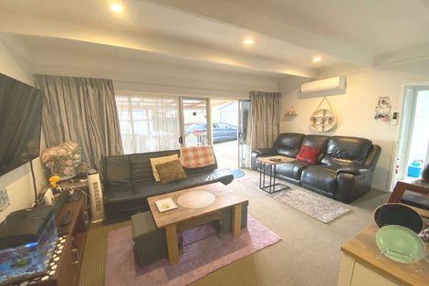 Photo of property in 2/24 Newington Road, Henderson, Auckland, 0612