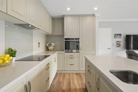 Photo of property in 18 Saint Andrews Hill Road, Mount Pleasant, Christchurch, 8081