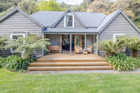 Photo of property in 592 Le Bons Bay Road, Le Bons Bay, Akaroa, 7583