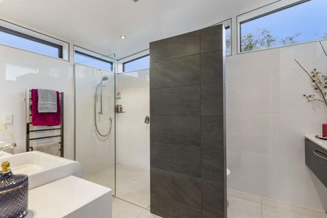 Photo of property in 4a Beach Road, Castor Bay, Auckland, 0620