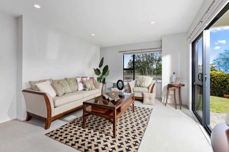 Photo of property in 6a Tobago Place, Sunnynook, Auckland, 0620