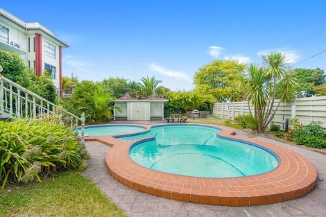 Photo of property in 2/10 Hunter Street, Hamilton Lake, Hamilton, 3204