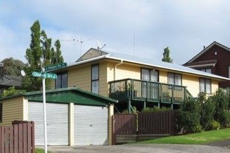 Photo of property in 1/4 Elizabeth Drive, West Harbour, Auckland, 0618