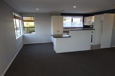 Photo of property in 28 Beauchamp Drive, Massey, Auckland, 0614