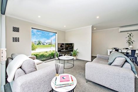 Photo of property in 26 Shillingford Boulevard, Rolleston, 7615