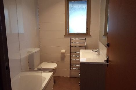 Photo of property in 112 Forrest Hill Road, Forrest Hill, Auckland, 0620