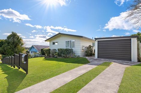 Photo of property in 33 Cumberland Crescent, Welcome Bay, Tauranga, 3112