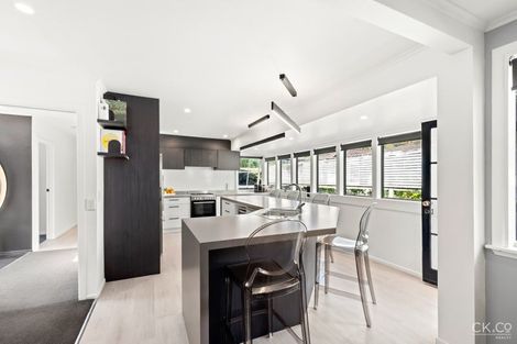 Photo of property in 10 Dowling Grove, Silverstream, Upper Hutt, 5019