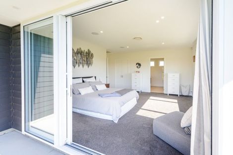 Photo of property in 33 Hartwell Drive, Kelvin Grove, Palmerston North, 4470