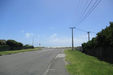 Photo of property in 4 Karaka Street, Otaki Beach, Otaki, 5512