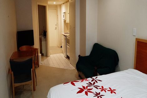 Photo of property in Terrace Heights Apartments, 2e/163 The Terrace, Wellington Central, Wellington, 6011