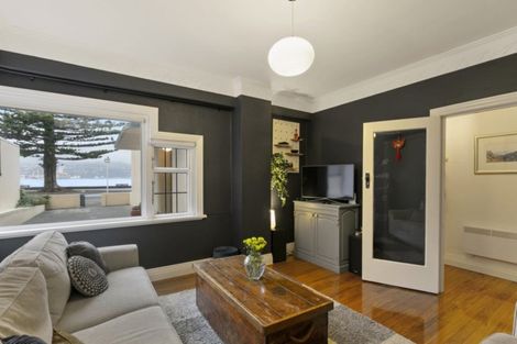 Photo of property in Sunhaven Flats, 262 Oriental Parade, Oriental Bay, Wellington, 6011