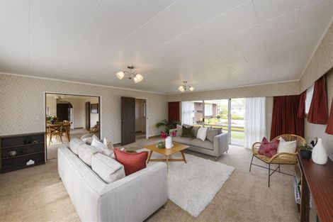 Photo of property in 17 Chippendale Crescent, Highbury, Palmerston North, 4412