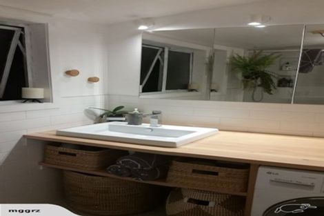 Photo of property in 1/4 Tawa Road, Te Atatu Peninsula, Auckland, 0610