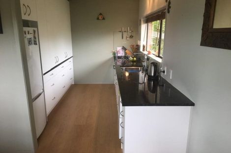 Photo of property in 1/42 Pokapu Street, Titirangi, Auckland, 0600