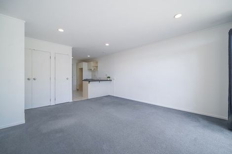 Photo of property in 2a/20 Ian Marwick Place, Birkenhead, Auckland, 0626