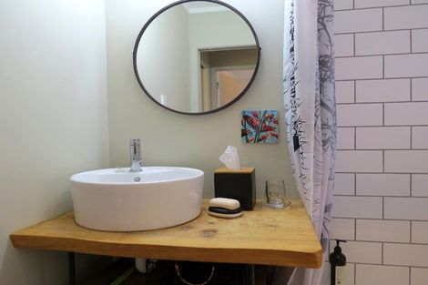 Photo of property in 8 Victoria Street, Coromandel, 3506