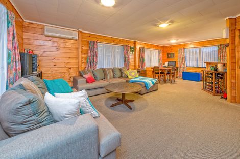 Photo of property in 2/14 Saint Annes Crescent, Wattle Downs, Auckland, 2103