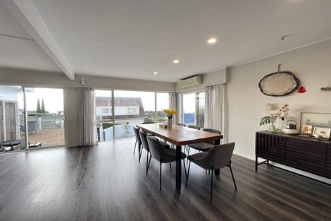 Photo of property in 2a Eastcliffe Road, Castor Bay, Auckland, 0620