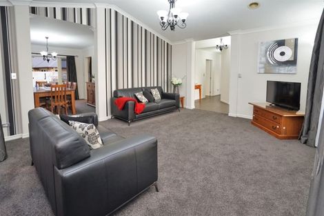 Photo of property in 18 Burgundy Court, Rototuna, Hamilton, 3210