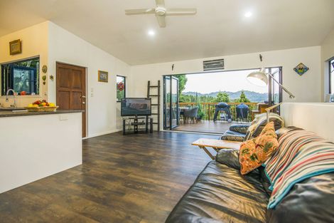 Photo of property in 59 Laingholm Drive, Laingholm, Auckland, 0604