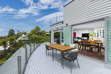 Photo of property in 1/40 Beulah Avenue, Rothesay Bay, Auckland, 0630